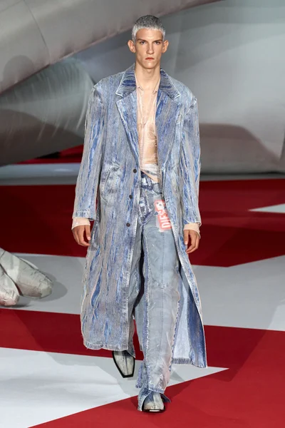 Look 14